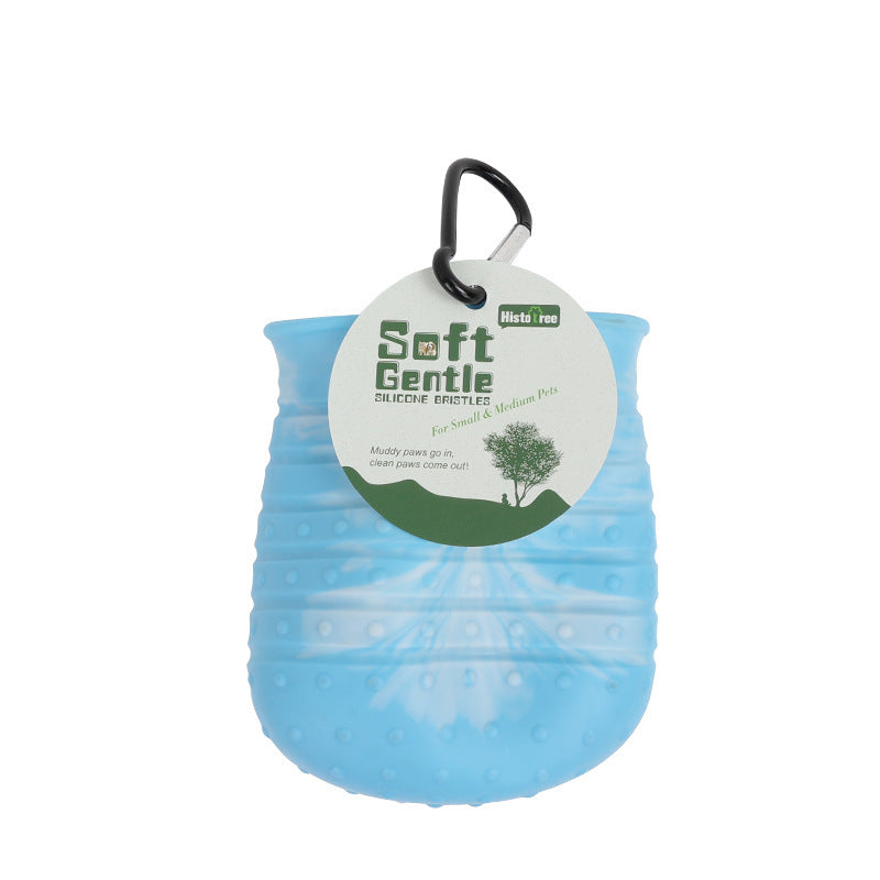 Portable paw cleaner
